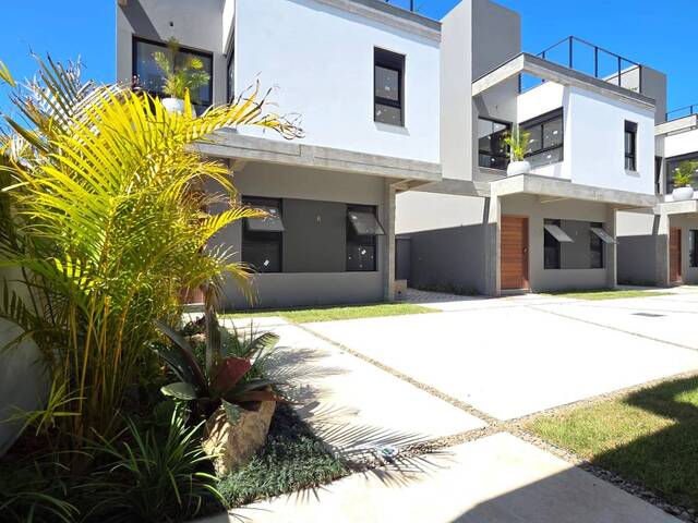 #693 - Casa para Venda em Garopaba - SC