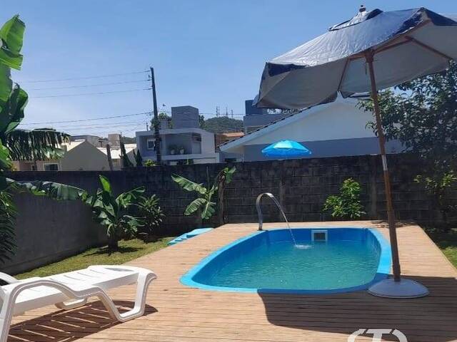 #696 - Casa para Venda em Garopaba - SC - 2