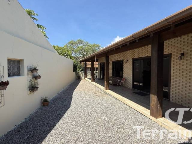 #845 - Casa para Locação em Garopaba - SC
