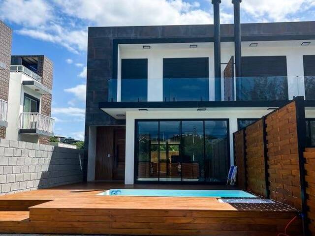 #685 - Casa para Venda em Garopaba - SC