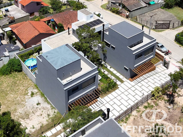 #989 - Casa em condomínio para Venda em Garopaba - SC